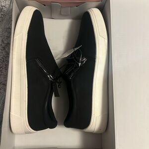 Women’s Kensie Slip-on Sneakers NIB